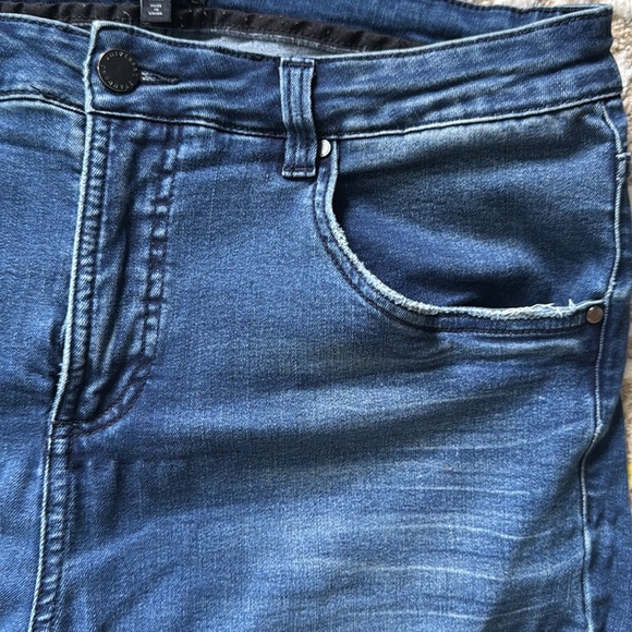 Universal standard stretch, distressed jeans 12 - Picture 3 of 6